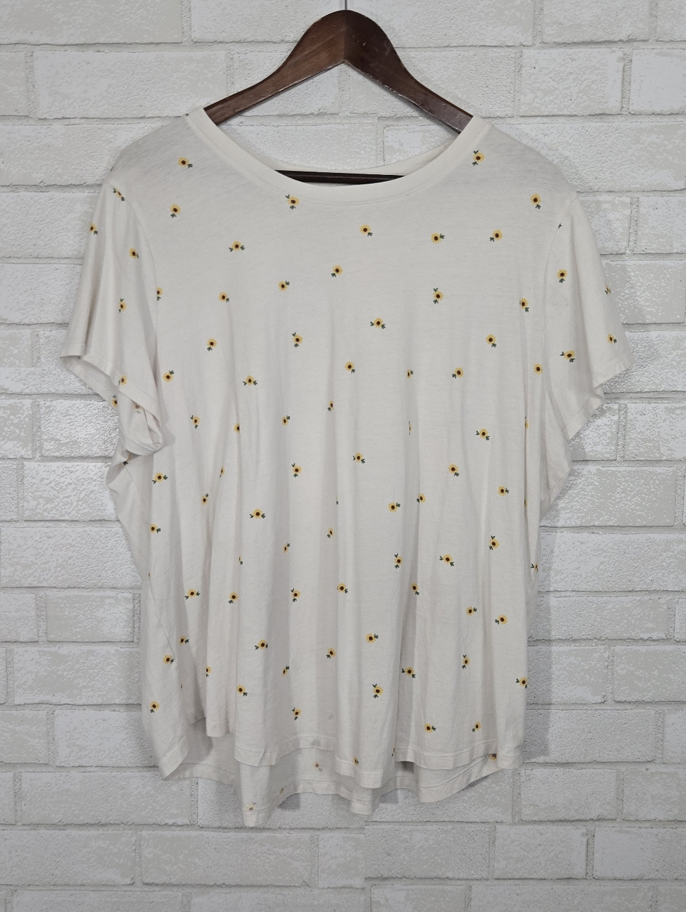 Old Navy floral short sleeve tee